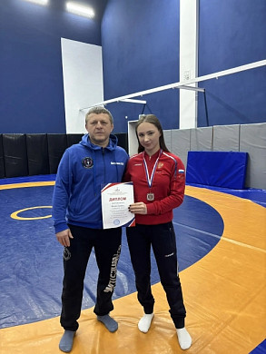 Елизавета Крылова из Иванова завоевала серебро на Первенстве ЦФО по вольной борьбе